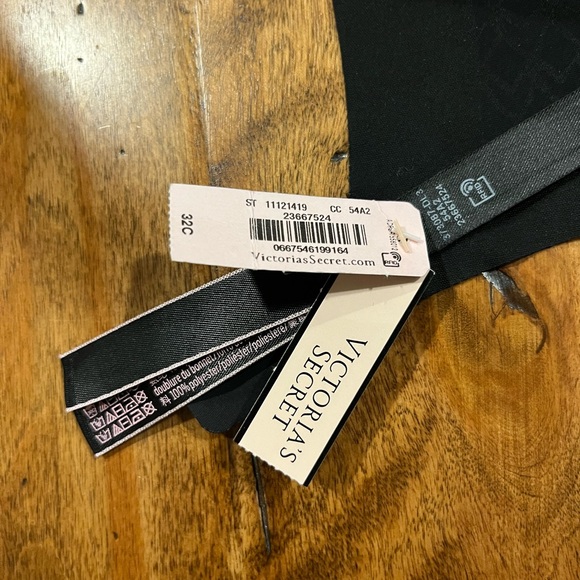 Victoria’s Secret black pushup bra, 32C, NWT, nice V in center, soft straps - Picture 4 of 7